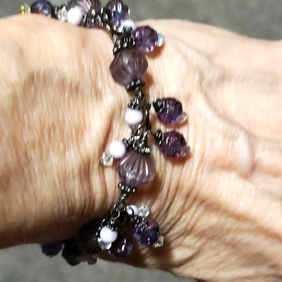 Jewelry - VINTAGE LAVENDER & BLUE GLASS CRYSTAL BEADED SILVER MAGNETIC CLASP 7.5" BRACELET